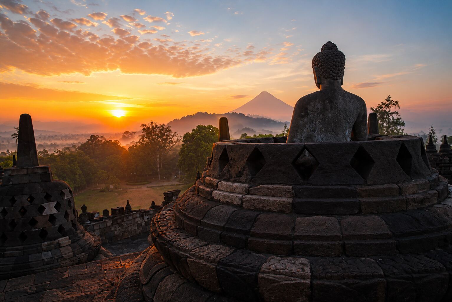 Budda o wschodzie słońca w Borobudur — wyprawa Śladami Archipelagu